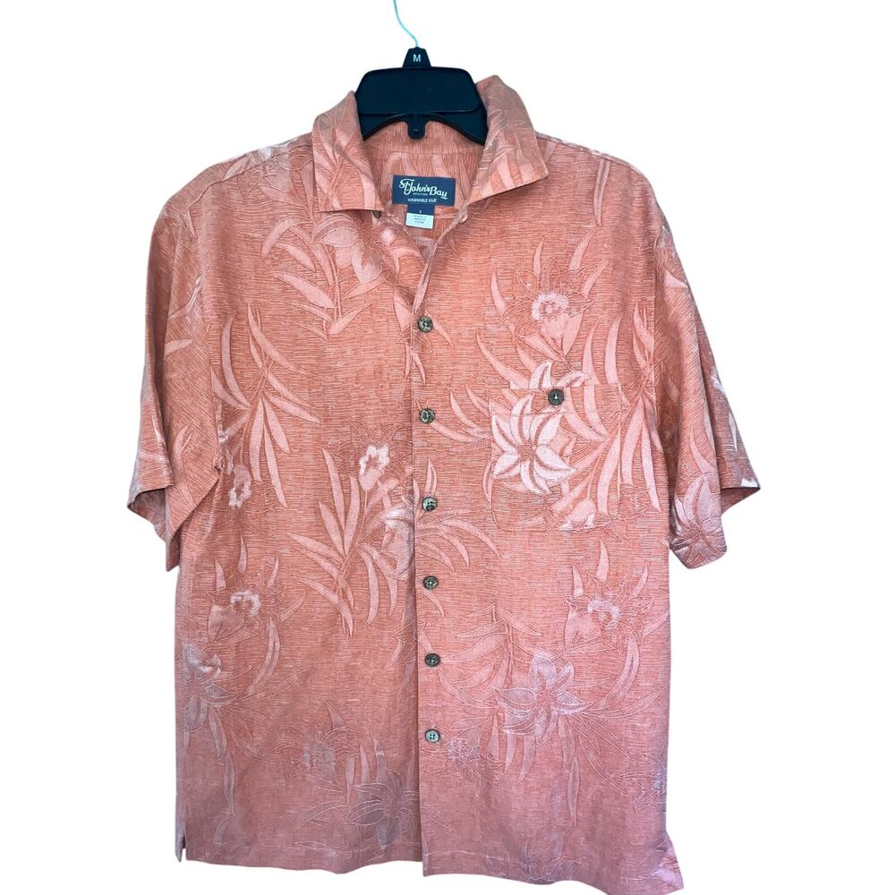 St. john's Bay 100% Silk Tropical Men's short sleeve button up. Size Small.